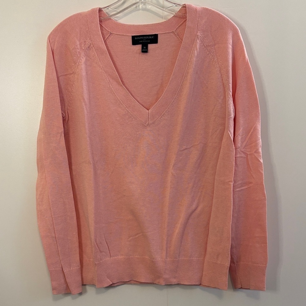 💖Banana Republic Forever V-Neck Sweater - Soft Pink